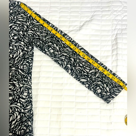 Nicole Miller rose flower black and white fleece pajama set size Large - Picture 5 of 11